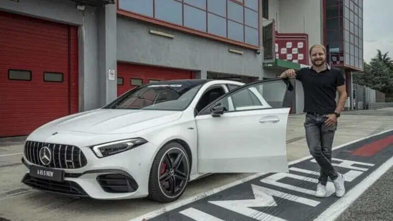 Un tipo che gira con una Mercedes bianca all'autodromo di Imola? E' Valtteri Bottas [VIDEO e FOTO]