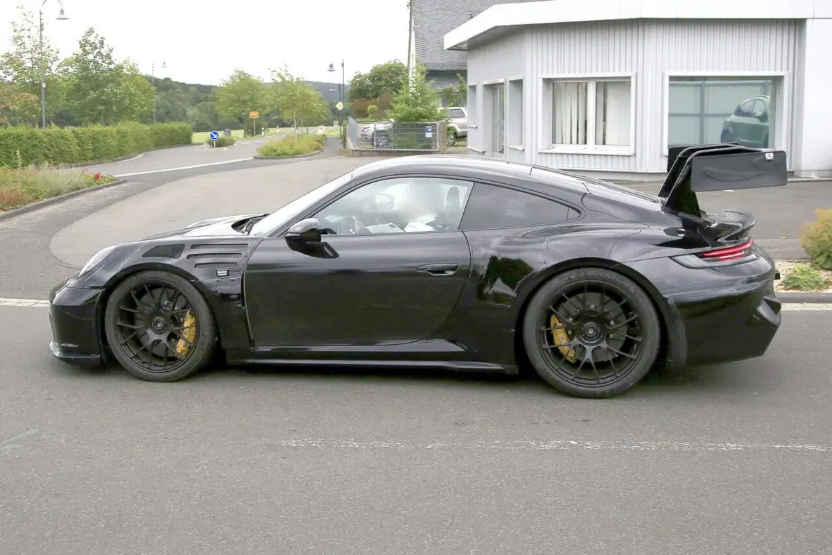 Porsche 911 GT3 RS 2021: eccola in azione in gran segreto (6)