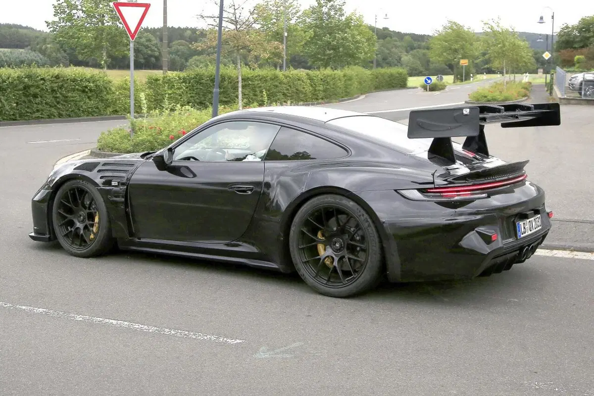 Porsche 911 GT3 RS 2021: eccola in azione in gran segreto (18)