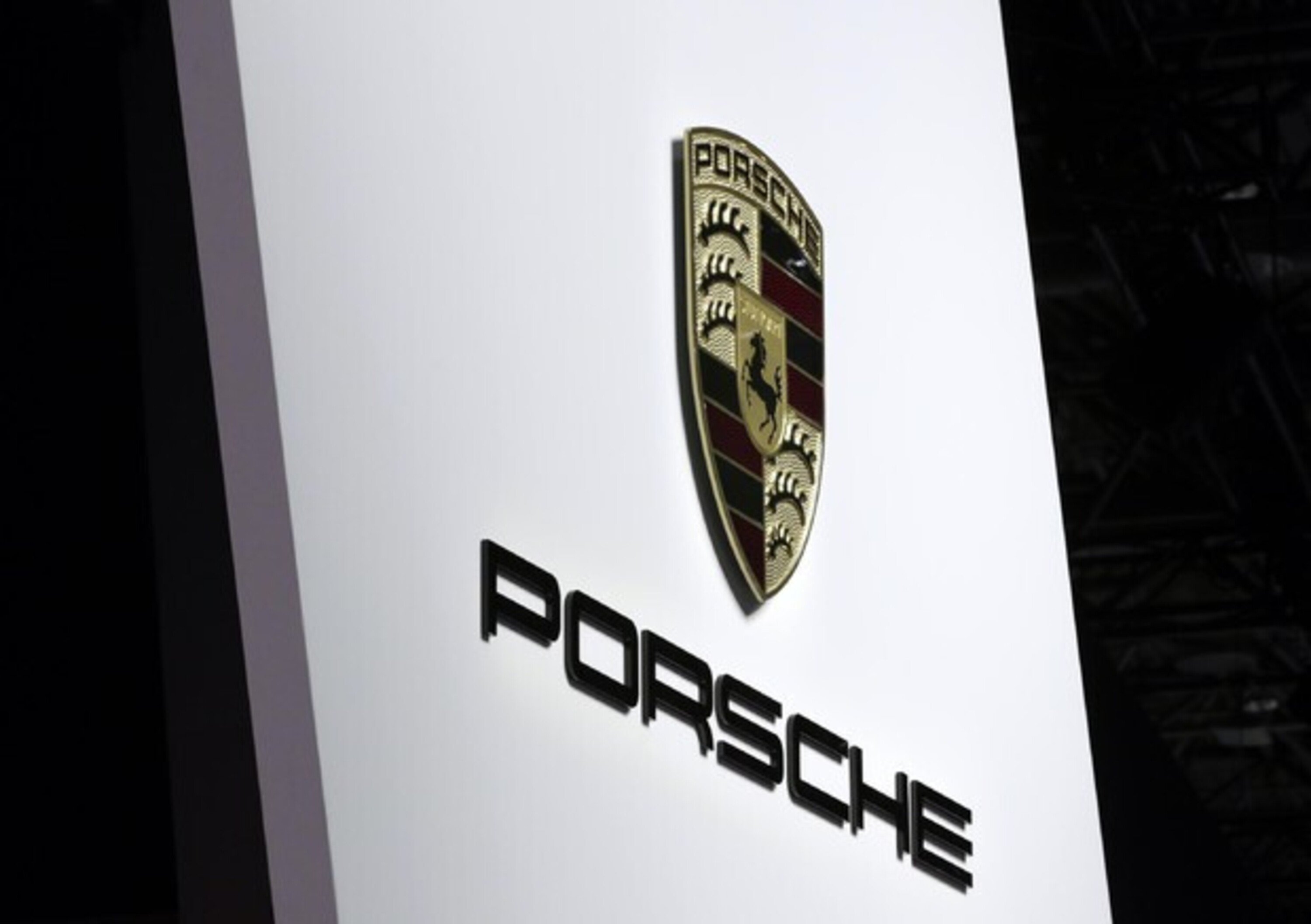 Porsche: motori manipolati, la Casa si autodenuncia