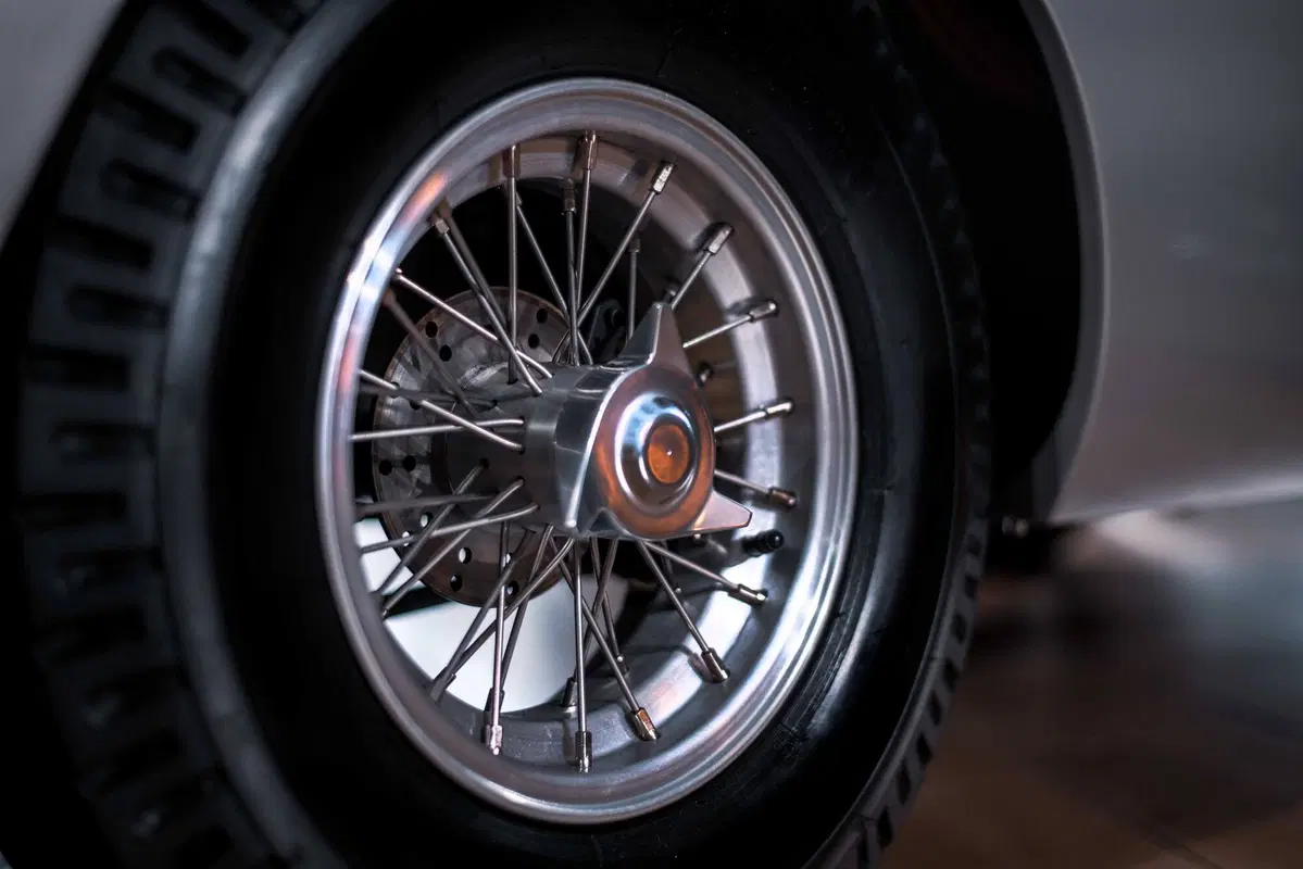 Aston Martin DB5 Junior: una DB5 in scala per i piccoli (7)