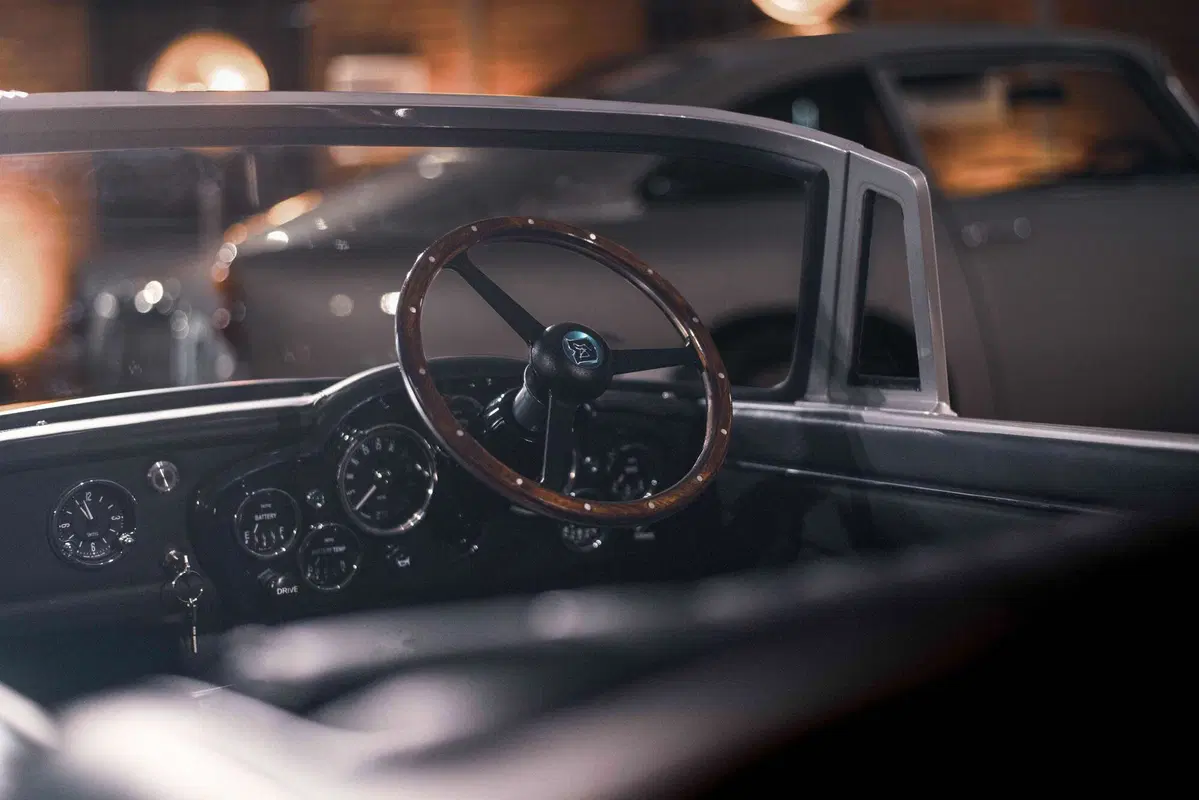 Aston Martin DB5 Junior: una DB5 in scala per i piccoli (9)