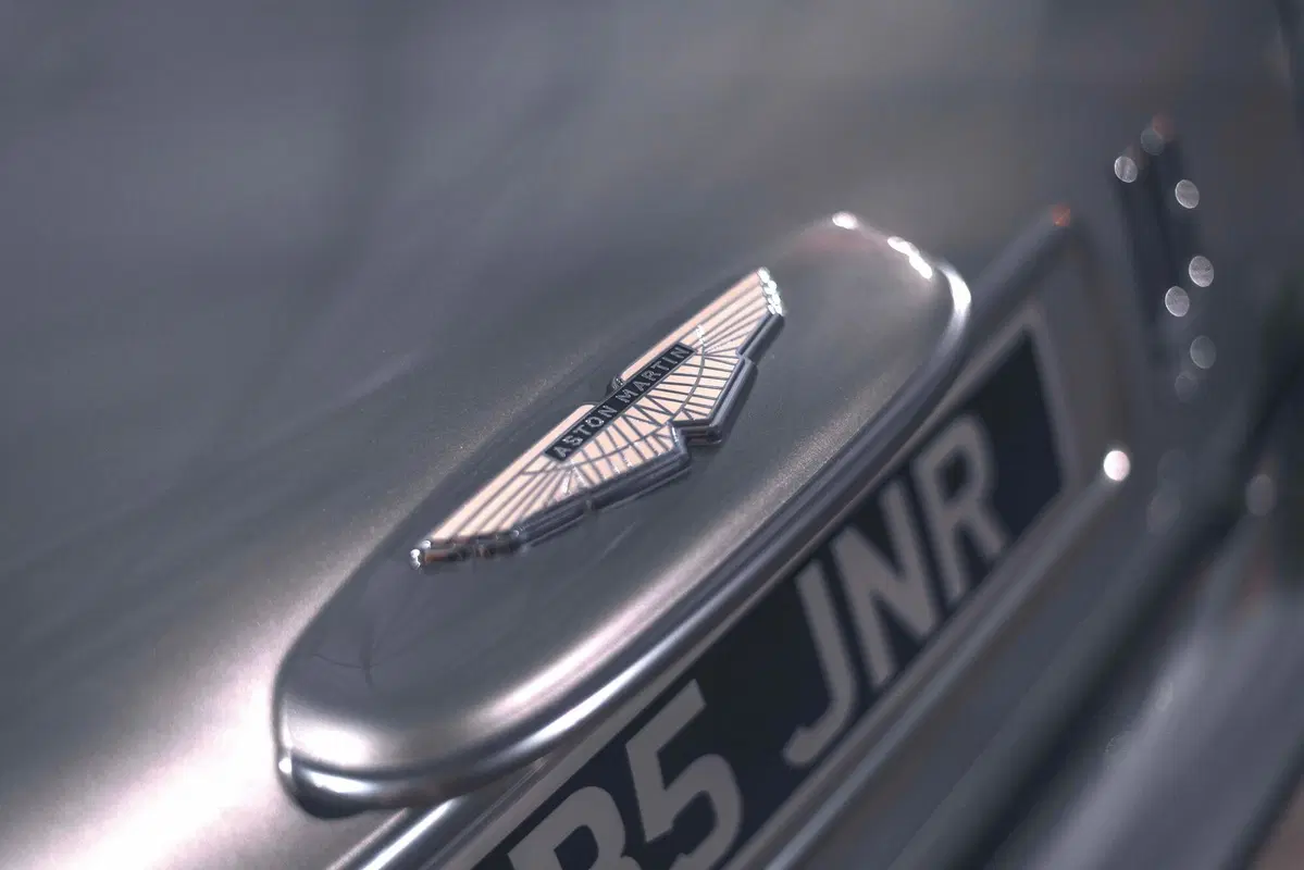 Aston Martin DB5 Junior: una DB5 in scala per i piccoli (10)