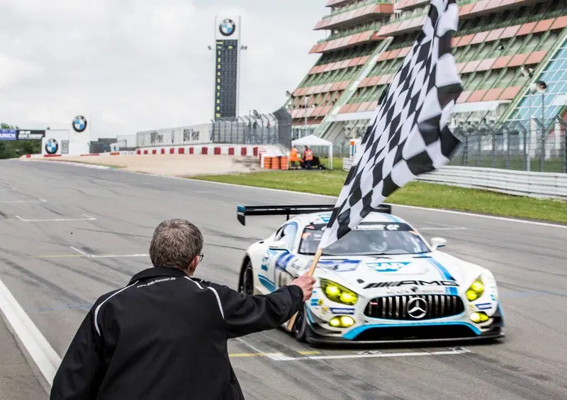 24 Ore del N&uuml;rburgring 2016: vince Mercedes