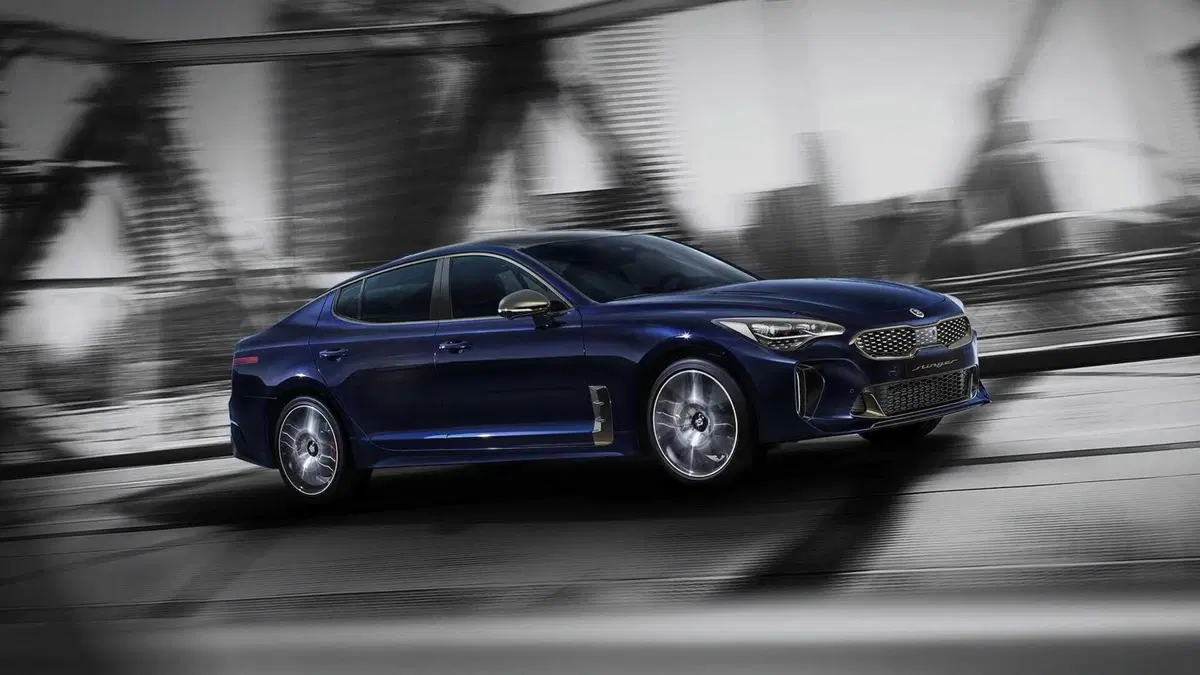 Kia Stinger: in arrivo alcuni aggiornamenti (2)