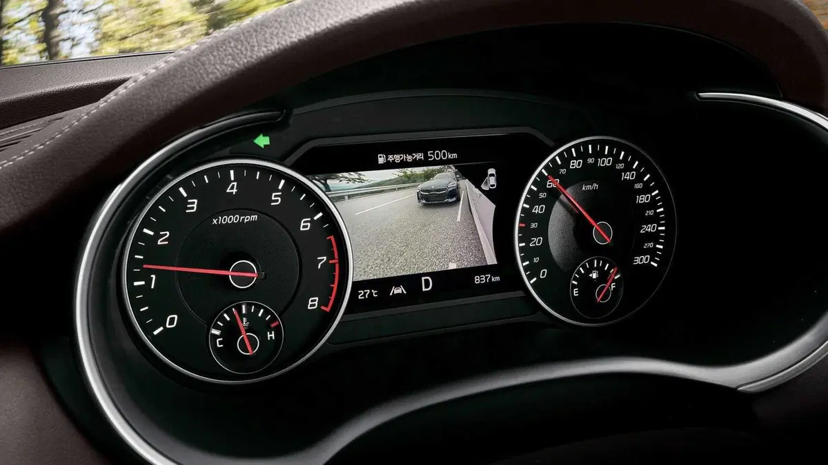 Kia Stinger: in arrivo alcuni aggiornamenti (12)