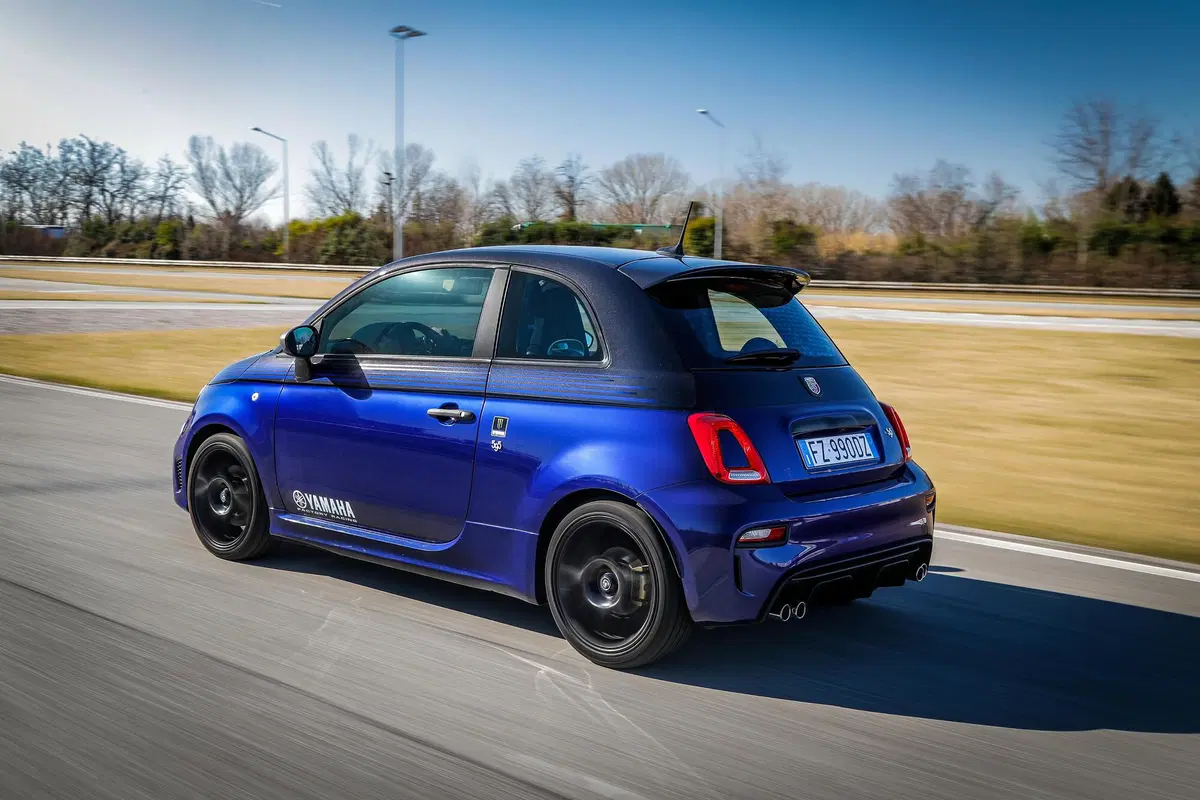 Abarth 595 Monster Energy Yamaha, nel segno della MotoGP (2)