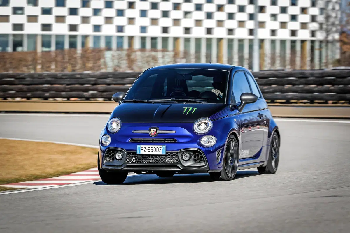 Abarth 595 Monster Energy Yamaha, nel segno della MotoGP (4)