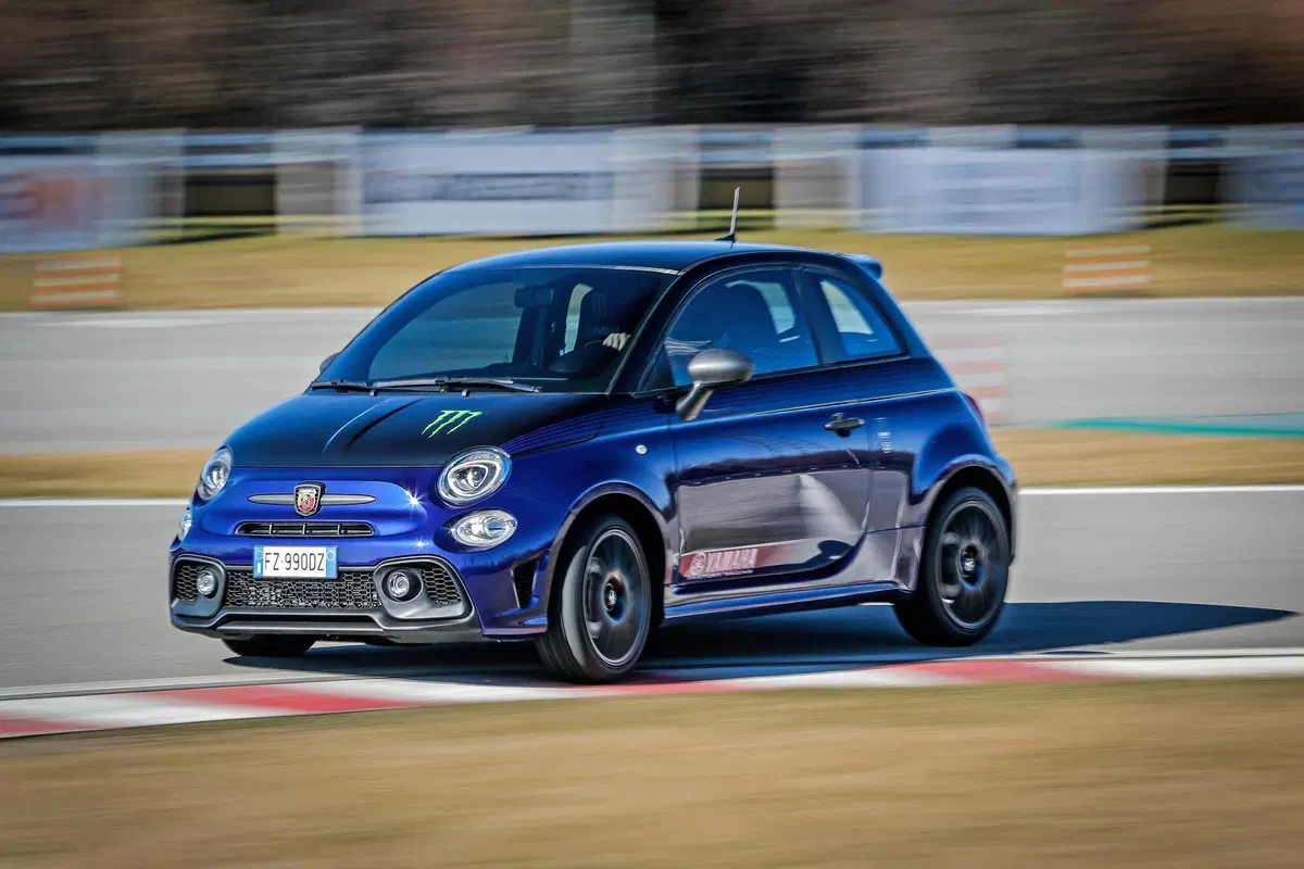 Abarth 595 Monster Energy Yamaha, nel segno della MotoGP (5)