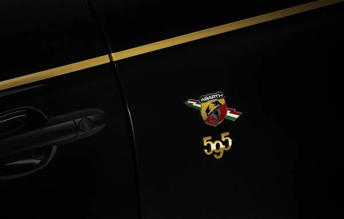 Abarth 595 Scorpioneoro, lo stile è vintage (3)
