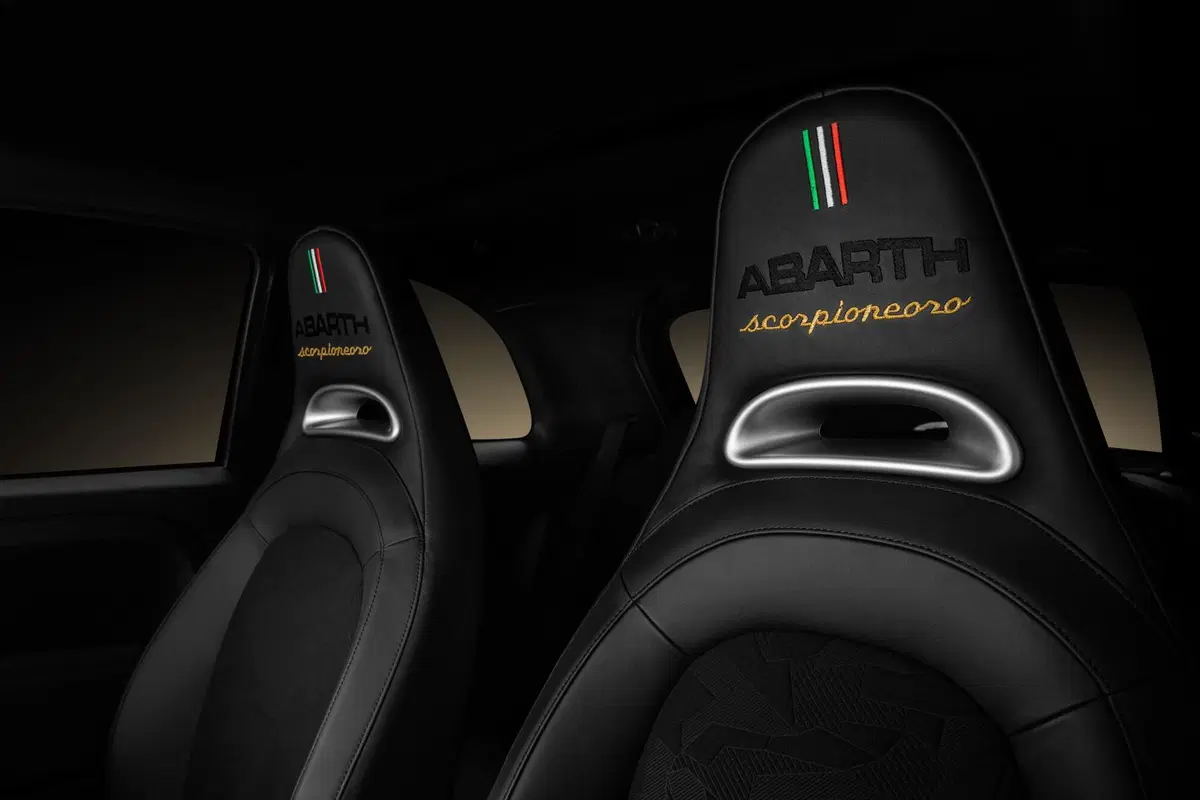 Abarth 595 Scorpioneoro, lo stile è vintage (4)