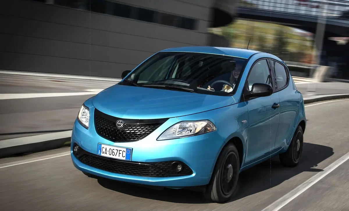 Lancia Ypsilon 1.2 69 CV 5 porte GPL Ecochic Gold (11)