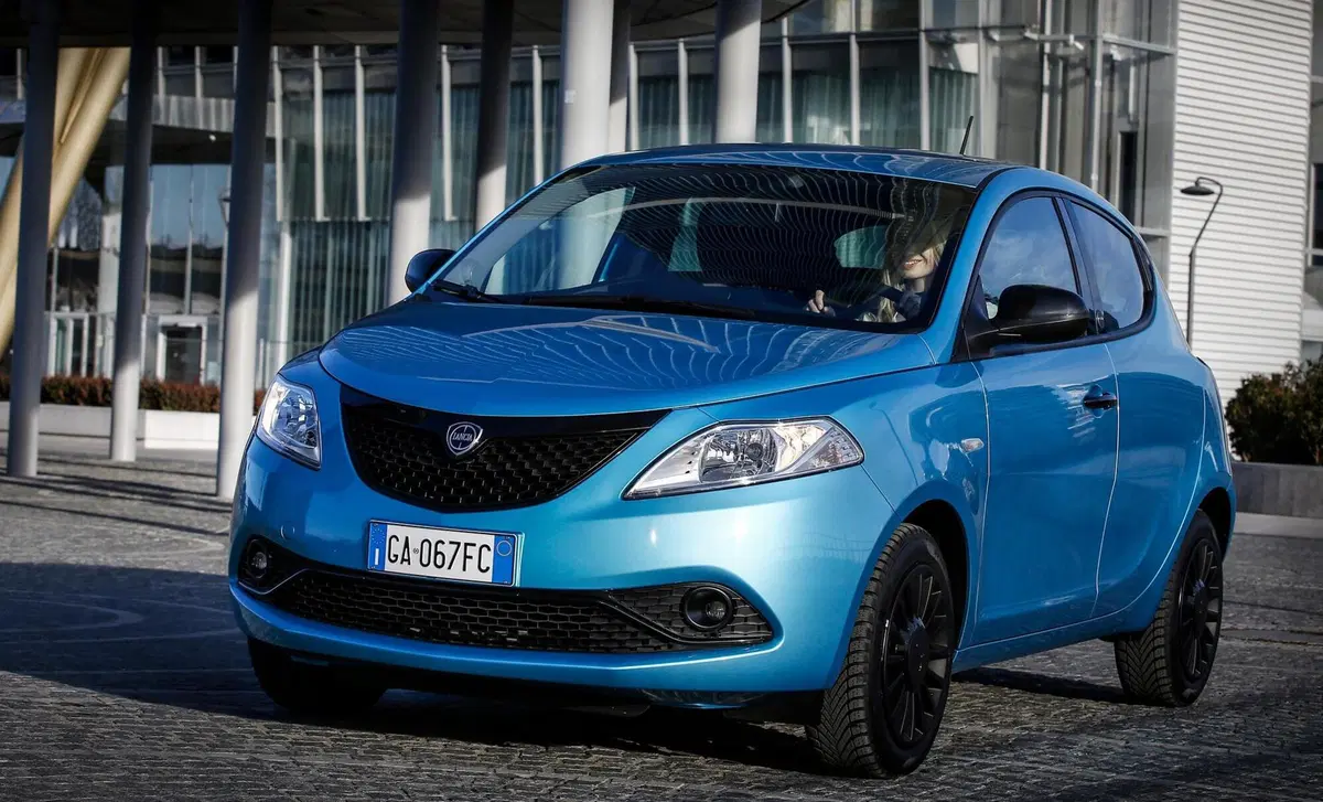Lancia Ypsilon 1.2 69 CV 5 porte GPL Ecochic Gold (8)