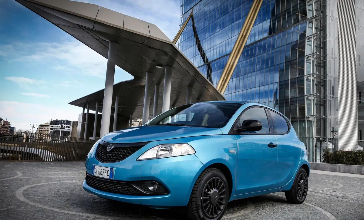 Lancia Ypsilon 1.2 69 CV 5 porte GPL Ecochic Gold (12)