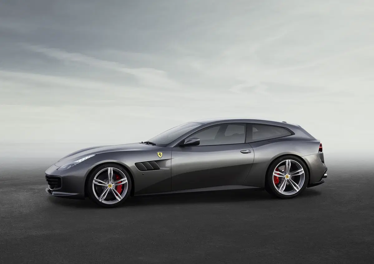 Ferrari GTC4 Lusso (2)