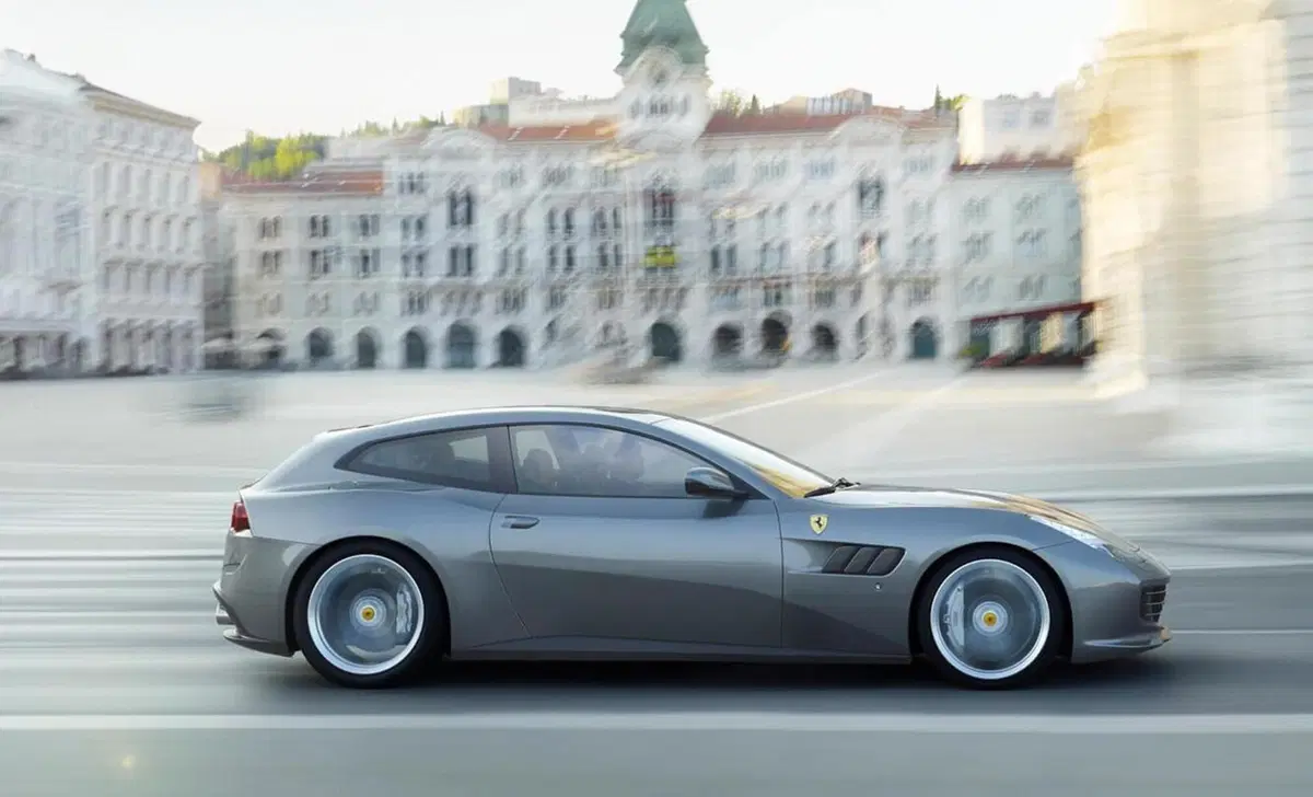 Ferrari GTC4 Lusso (10)