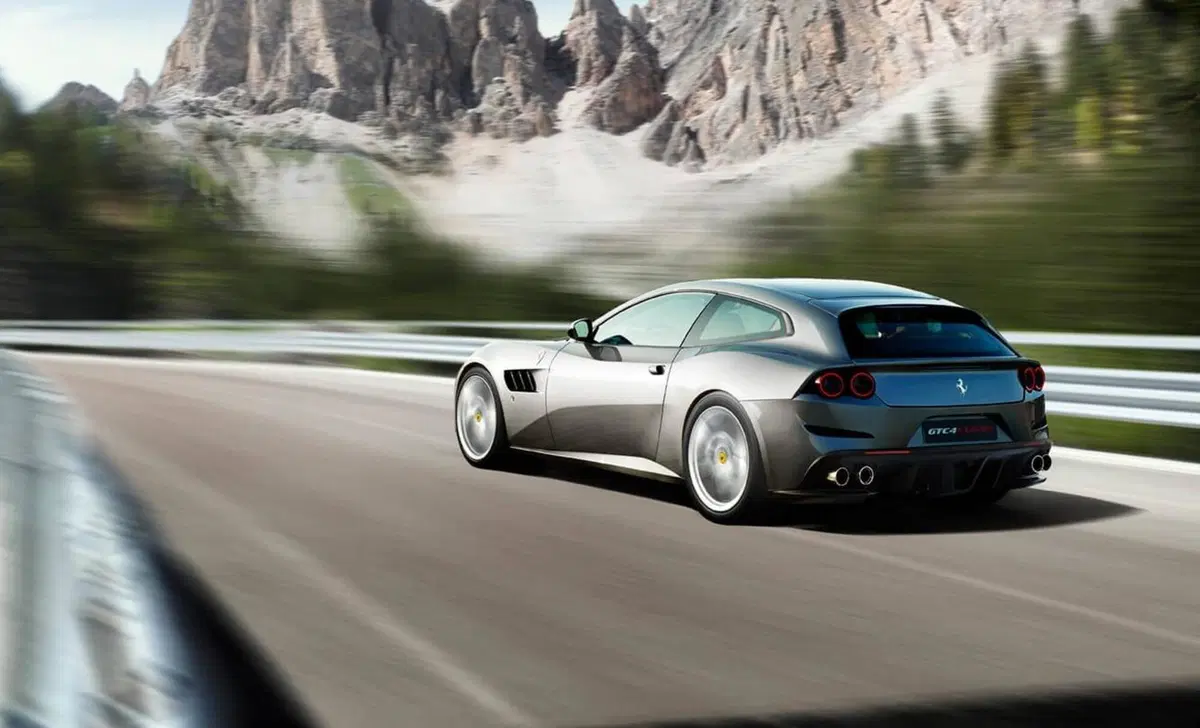 Ferrari GTC4 Lusso (17)