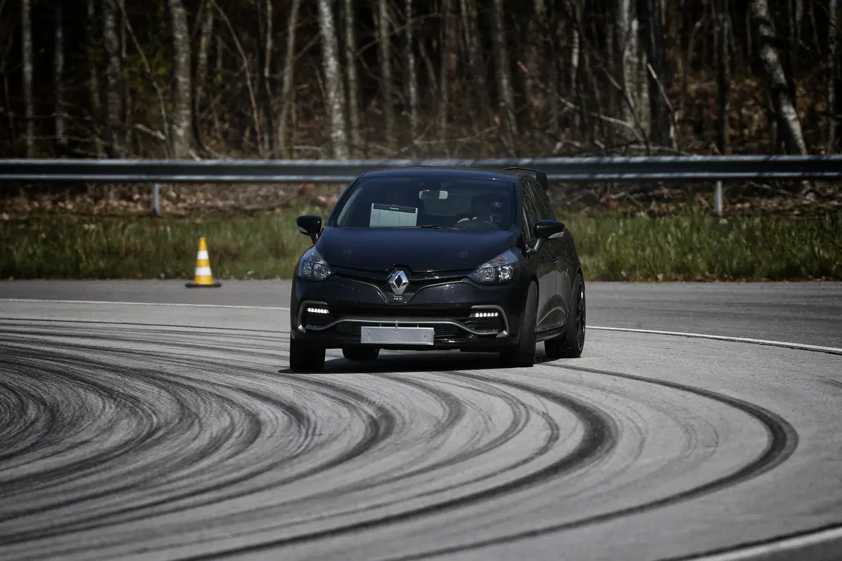 Renault Clio: svelata a Monaco la nuova R.S 16 (9)