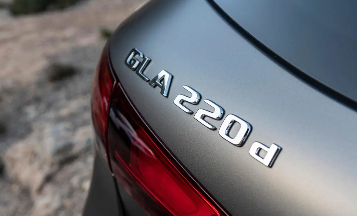 Mercedes-Benz GLA SUV 220 d Progressive Advanced 4matic auto (20)