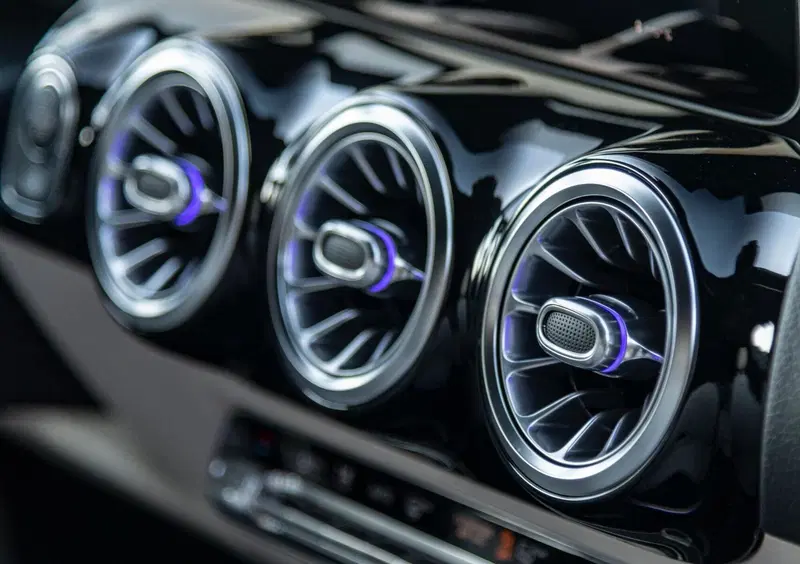 Mercedes-Benz GLA SUV (2020-->>) (14)