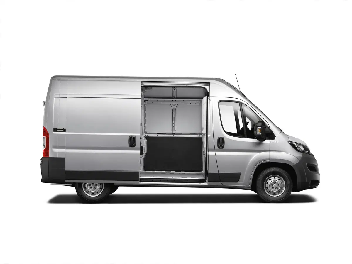 Peugeot Boxer Furgone 335 2.2 BlueHDi 140 S&S PM-TM Furgone Vetrato (4)