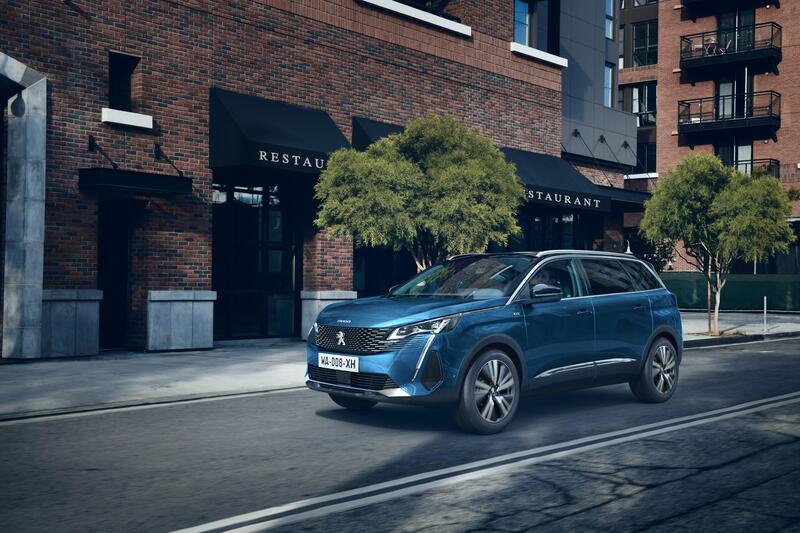 Peugeot 5008, tolti i veli al restyling