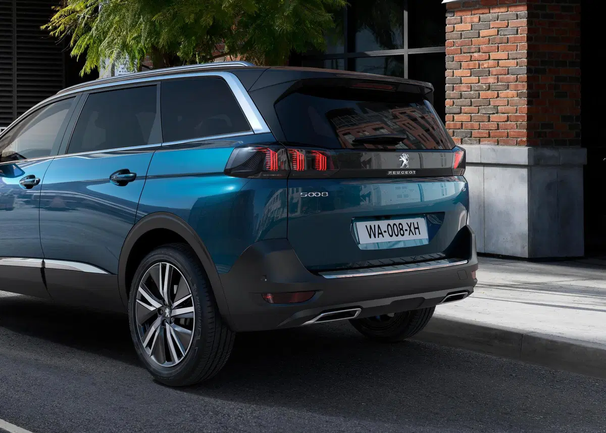 Peugeot 5008, tolti i veli al restyling (6)