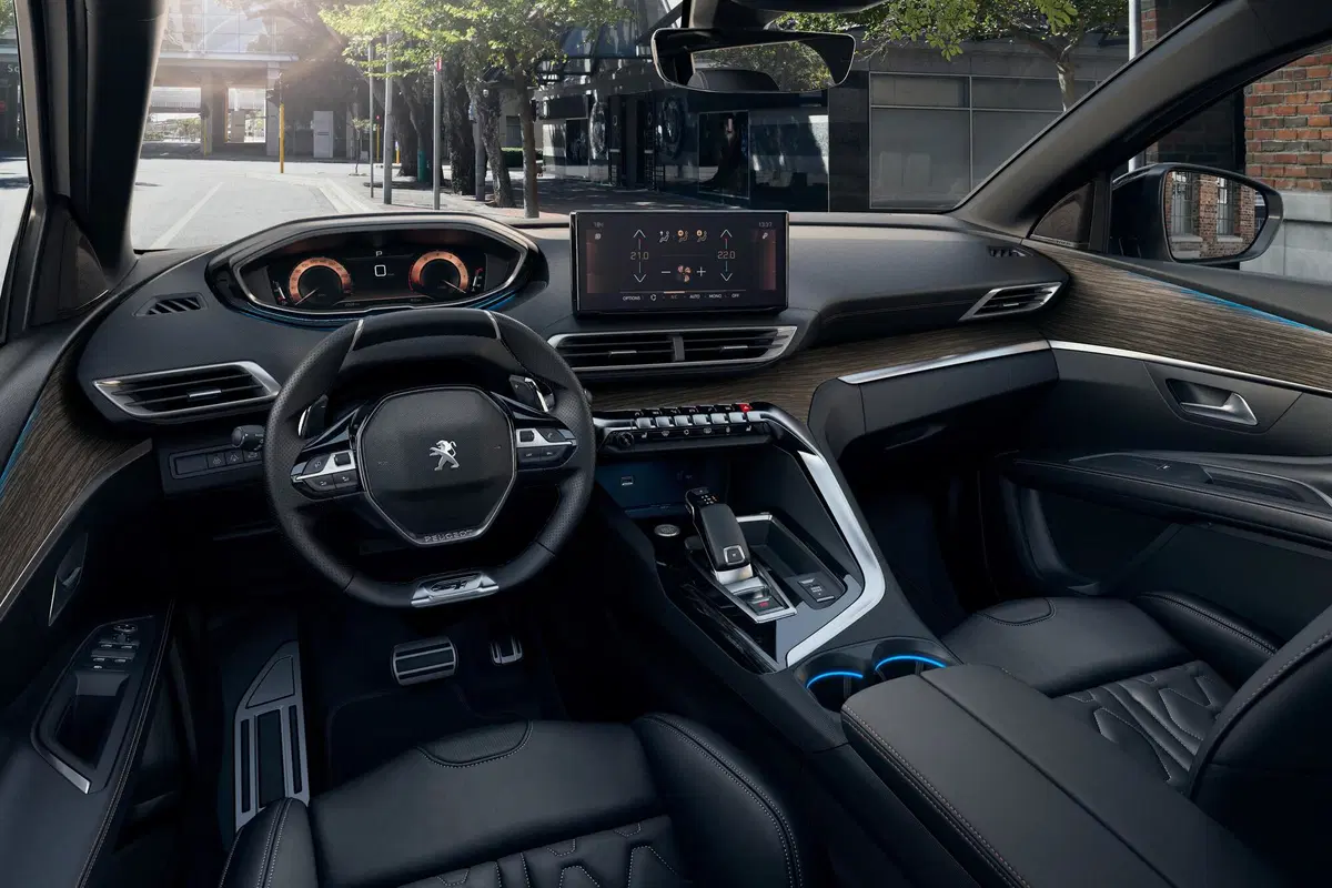 Peugeot 5008, tolti i veli al restyling (7)