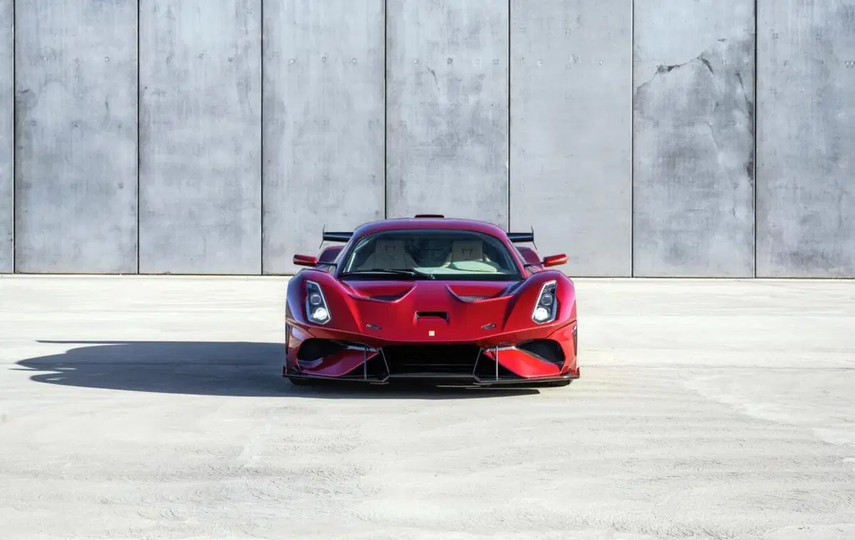 Brabham BT62R, la BT62 stradale (3)