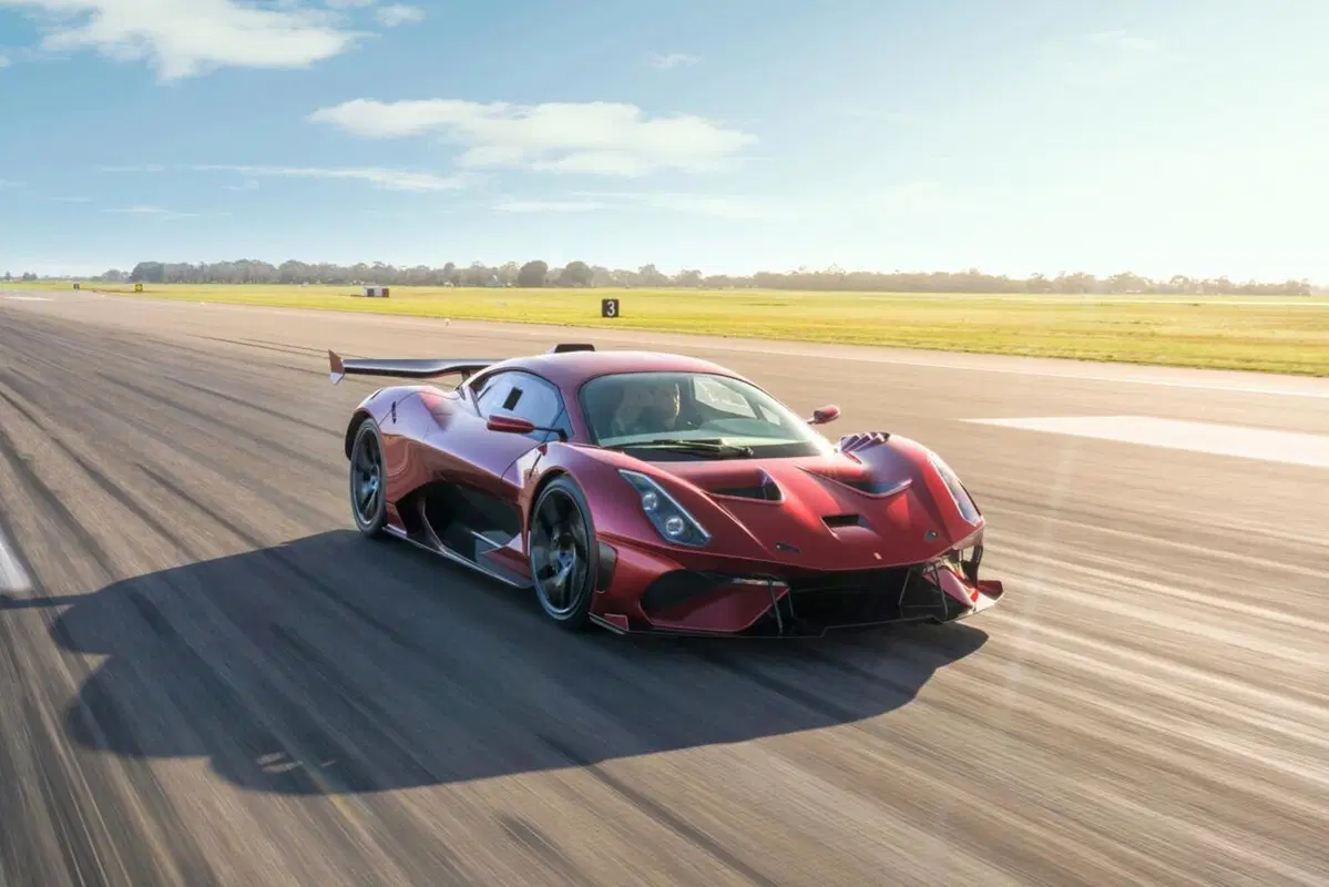 Brabham BT62R, la BT62 stradale (5)