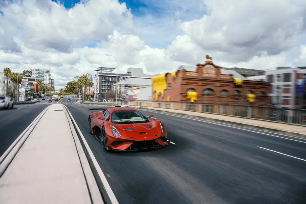 Brabham BT62R, la BT62 stradale (6)