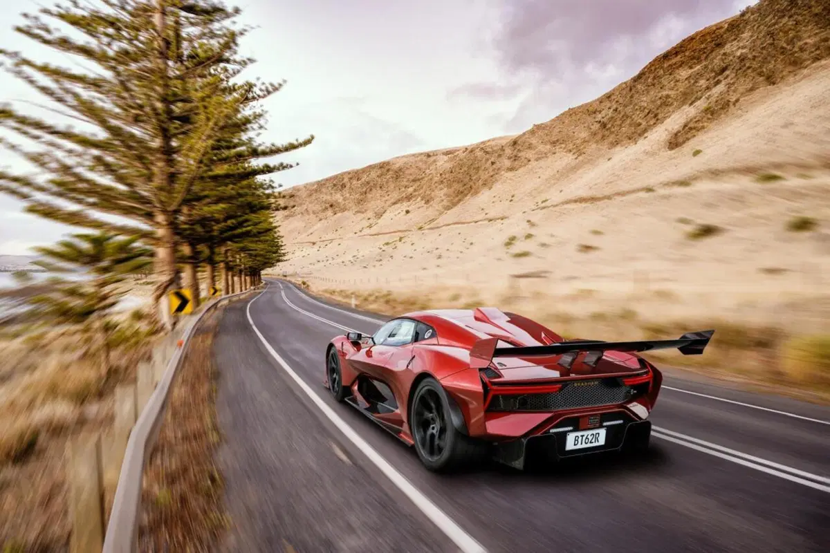 Brabham BT62R, la BT62 stradale (9)