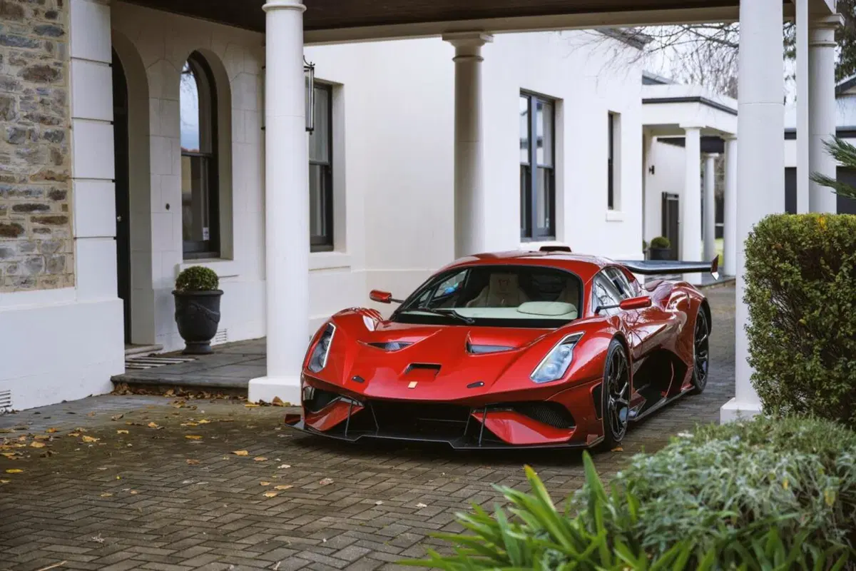 Brabham BT62R, la BT62 stradale (11)