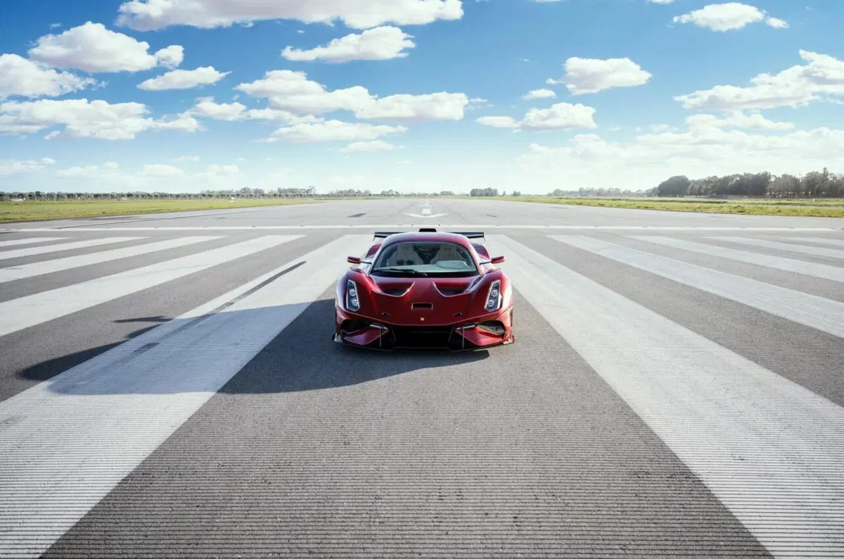 Brabham BT62R, la BT62 stradale (12)