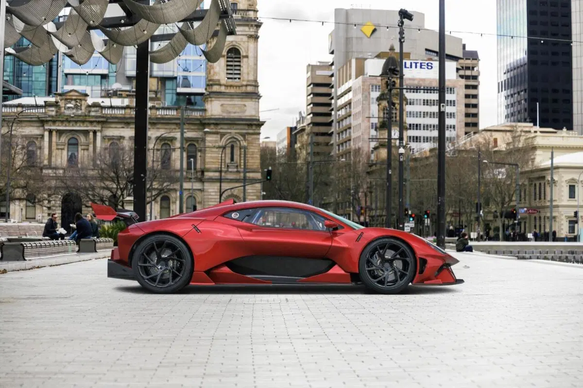 Brabham BT62R, la BT62 stradale (13)