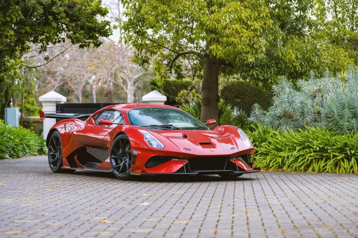 Brabham BT62R, la BT62 stradale (15)