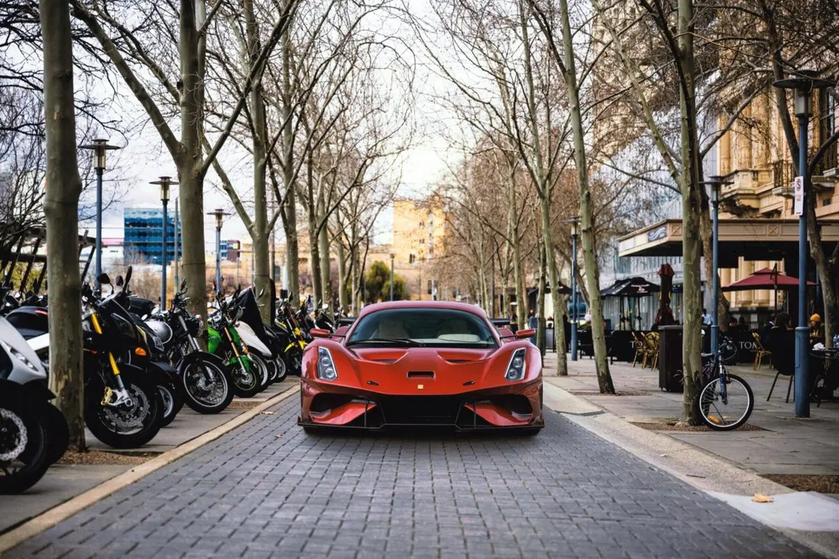 Brabham BT62R, la BT62 stradale (17)
