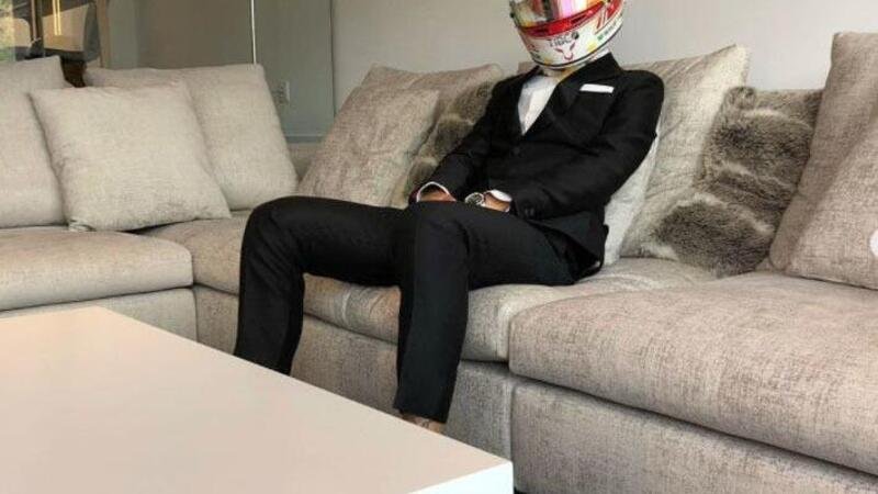 Fabio Quartararo si traveste da Lewis Hamilton: merito del casco