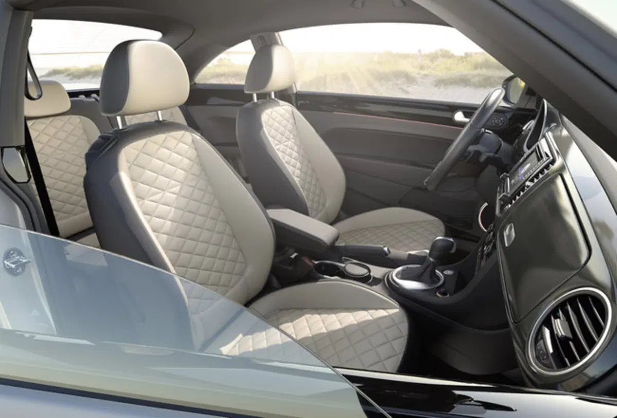 Volkswagen Maggiolino: ecco il restyling dell'icona senza tempo (5)
