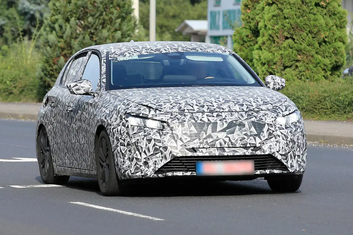 Nuova Peugeot 308, le foto spia (2)