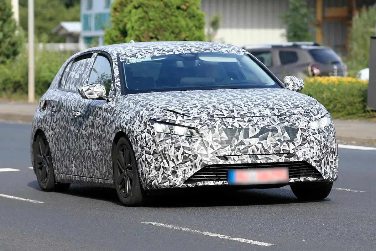 Nuova Peugeot 308, le foto spia (3)