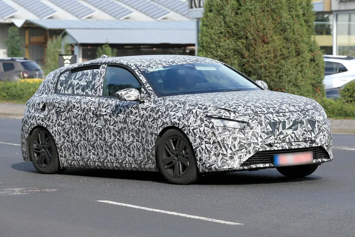 Nuova Peugeot 308, le foto spia (4)