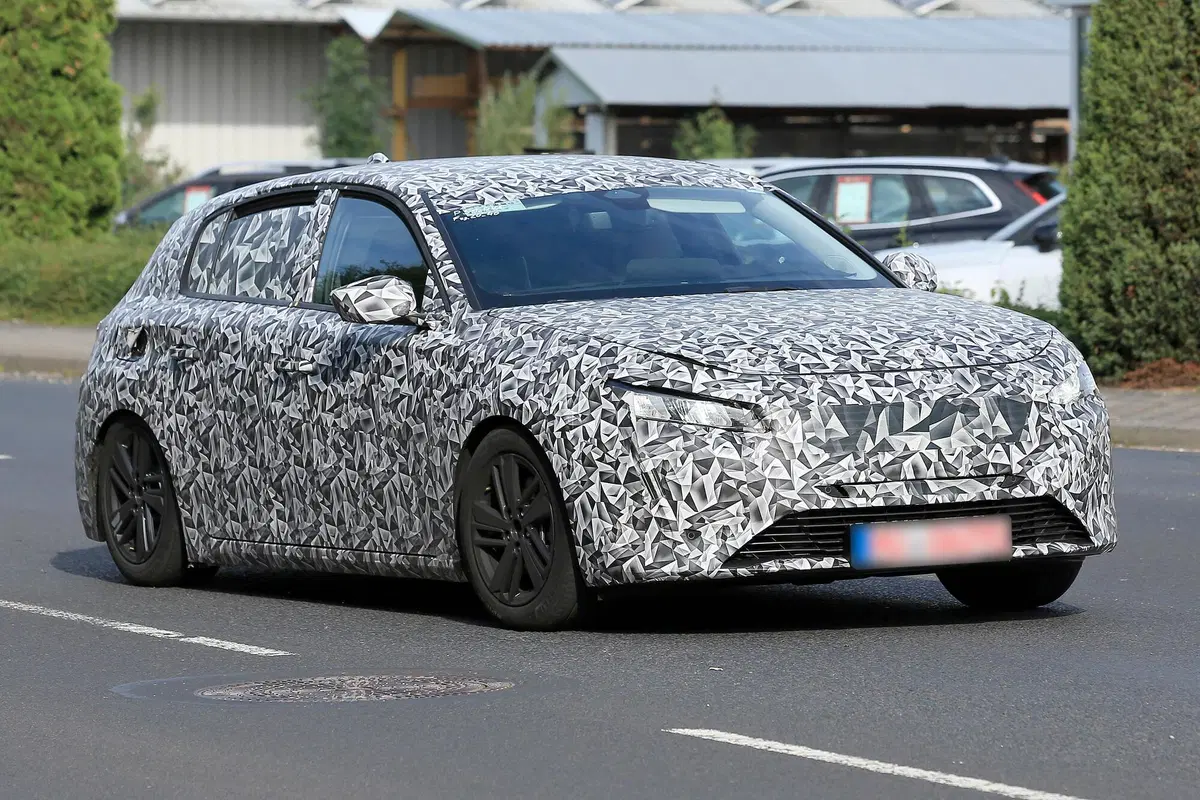 Nuova Peugeot 308, le foto spia (5)