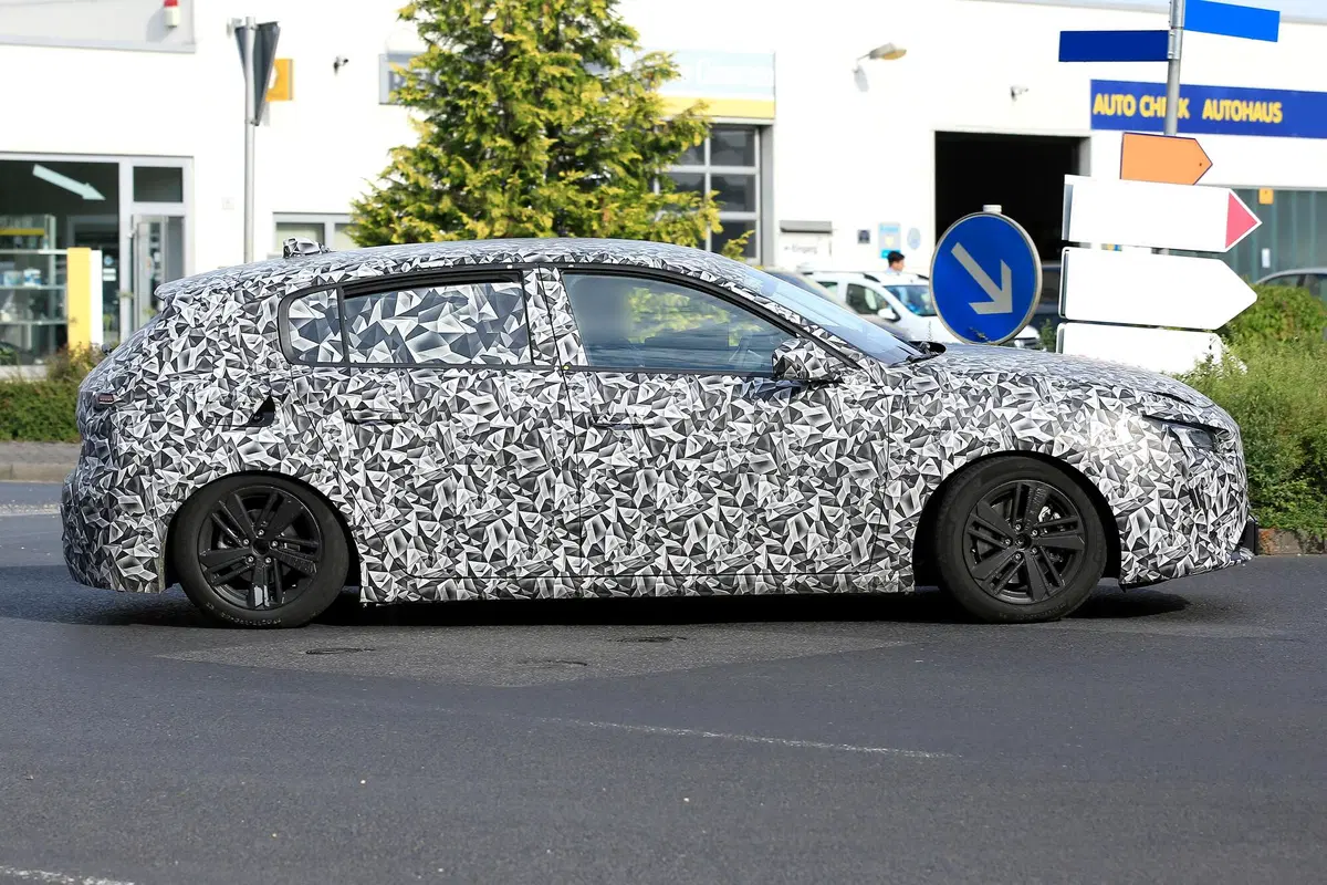 Nuova Peugeot 308, le foto spia (6)