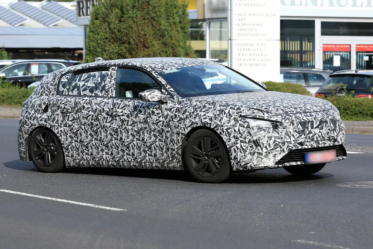 Nuova Peugeot 308, le foto spia (8)