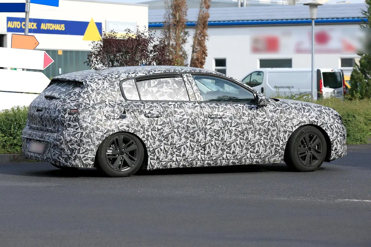 Nuova Peugeot 308, le foto spia (9)