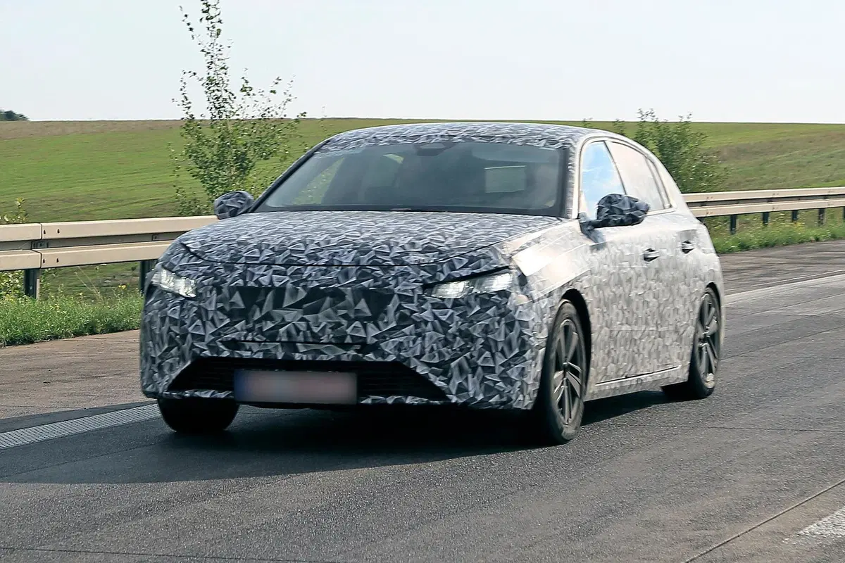 Nuova Peugeot 308, le foto spia (11)