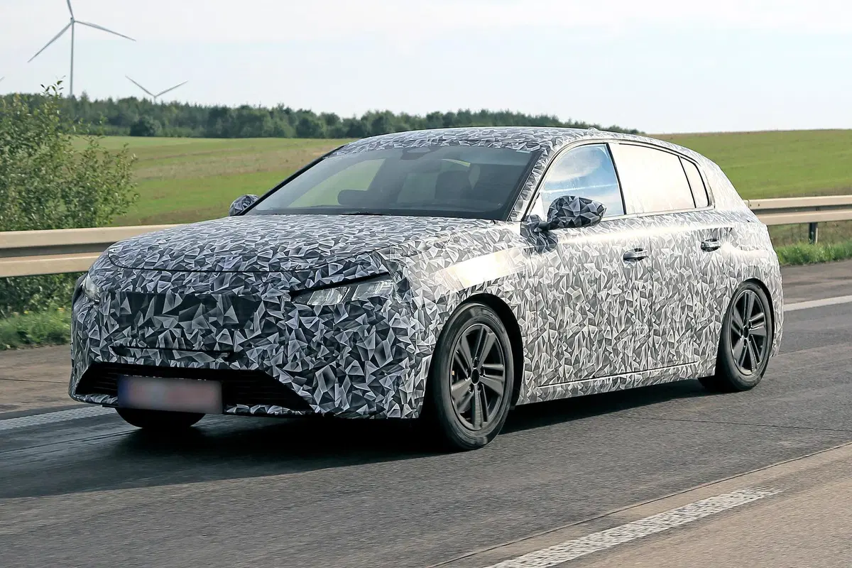 Nuova Peugeot 308, le foto spia (12)