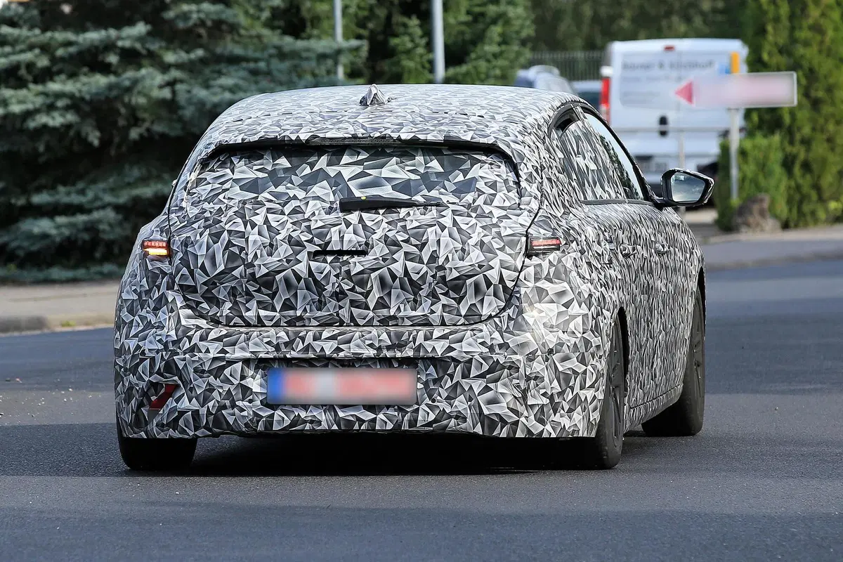 Nuova Peugeot 308, le foto spia (13)