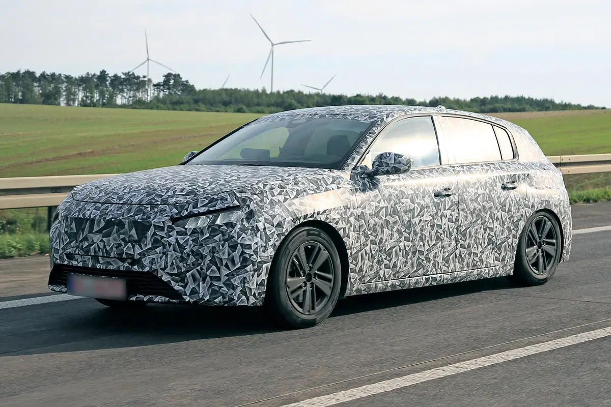 Nuova Peugeot 308, le foto spia (14)
